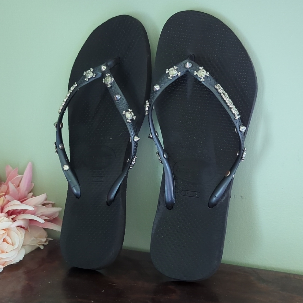 havaianas Slim Black Flip Flops W/ Skull & Stud Embellishments